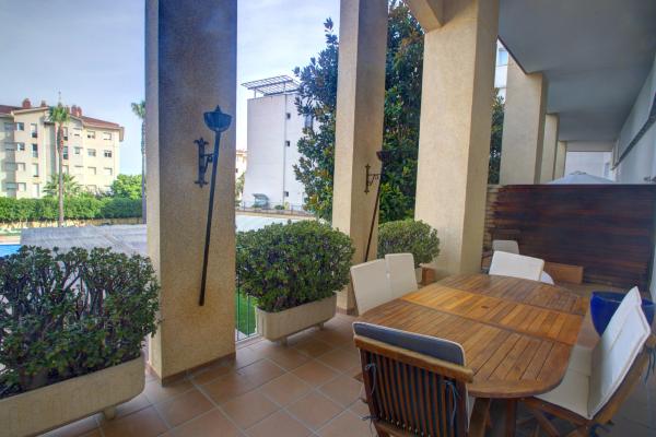 #8298 - Duplex white Can Pei | Holiday Rentals | Hello Homes Sitges