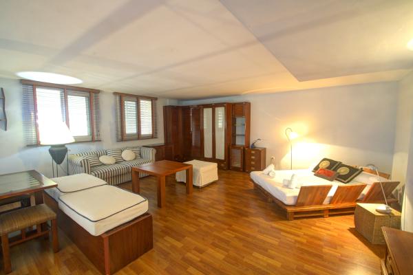 #8299 - Duplex white Can Pei | Holiday Rentals | Hello Homes Sitges