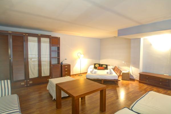 #8305 - Duplex white Can Pei | Holiday Rentals | Hello Homes Sitges