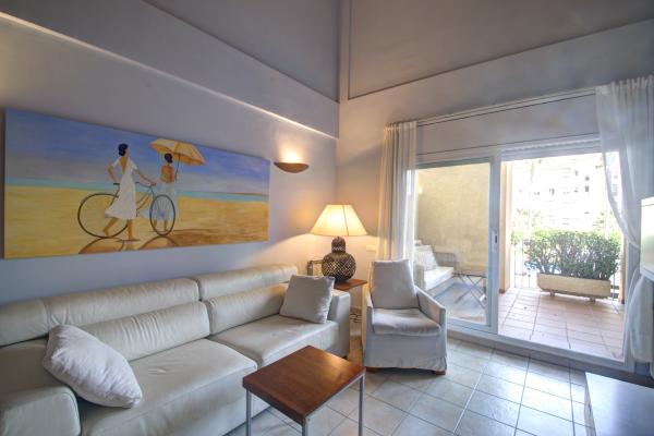 #8306 - Duplex white Can Pei | Holiday Rentals | Hello Homes Sitges