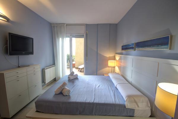 #8308 - Duplex white Can Pei | Holiday Rentals | Hello Homes Sitges