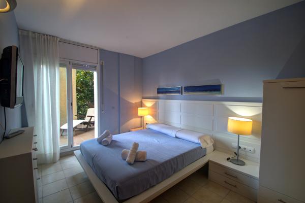 #8310 - Duplex white Can Pei | Holiday Rentals | Hello Homes Sitges