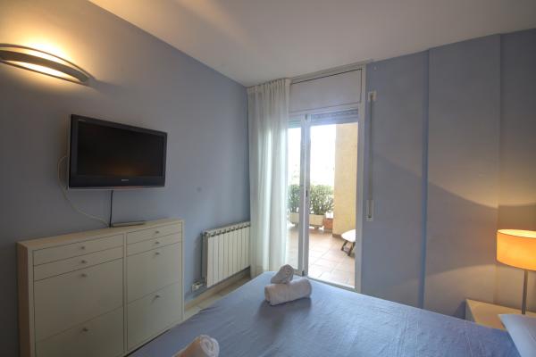 #8314 - Duplex white Can Pei | Holiday Rentals | Hello Homes Sitges