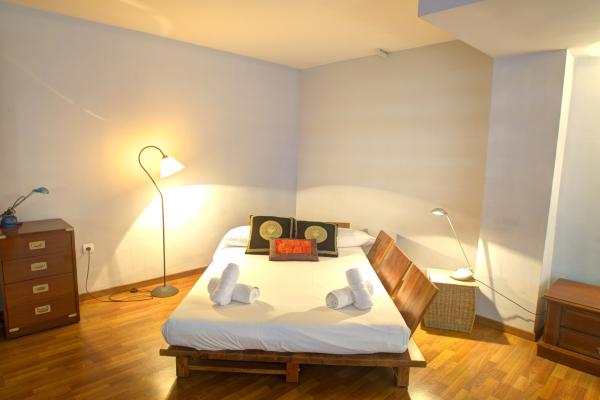 #8320 - Duplex white Can Pei | Holiday Rentals | Hello Homes Sitges