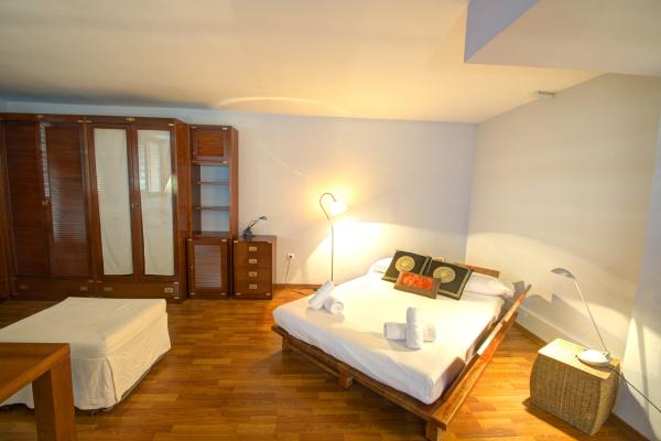 #8322 - Duplex white Can Pei | Holiday Rentals | Hello Homes Sitges