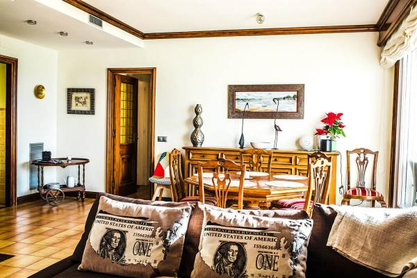 #8328 - Casa del Mar | Holiday Rentals | Hello Homes Sitges