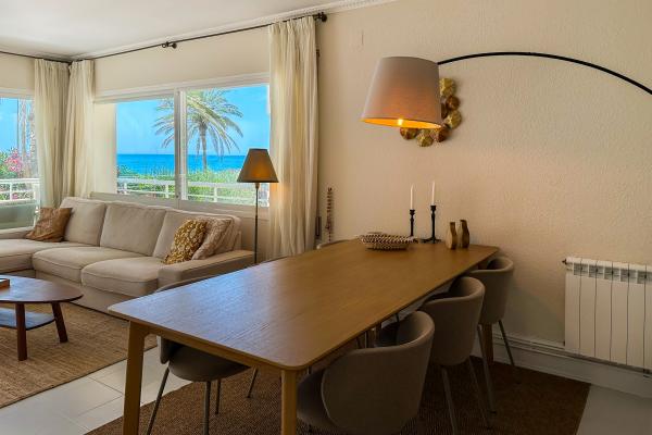 #84128 - Front Beach Apartment | Alquiler Vacacional | Hello Homes Sitges