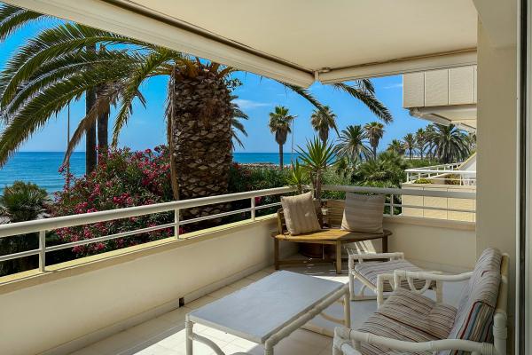 #84129 - Front Beach Apartment | Alquiler Vacacional | Hello Homes Sitges