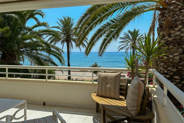 #84130 - Front Beach Apartment | Alquiler Vacacional | Hello Homes Sitges