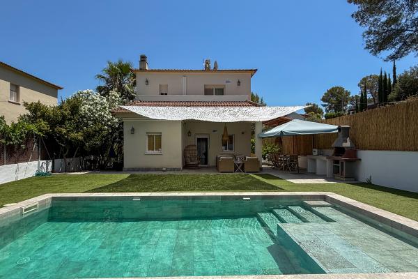 #85405 - Villa Claudia | Holiday Rentals | Hello Homes Sitges