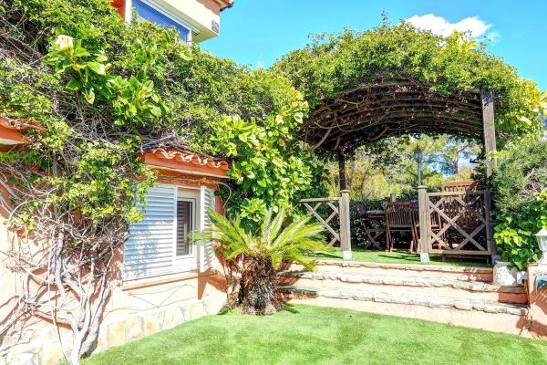 #8676 - Villa Tropicana | Lloguer Turístic | Hello Homes Sitges