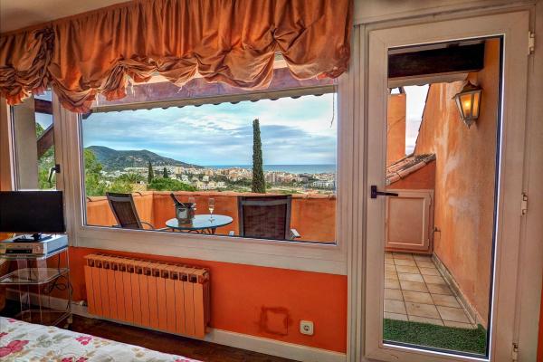 #8698 - Villa Tropicana | Lloguer Turístic | Hello Homes Sitges