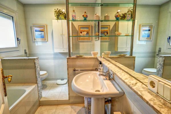 #8700 - Villa Tropicana | Lloguer Turístic | Hello Homes Sitges