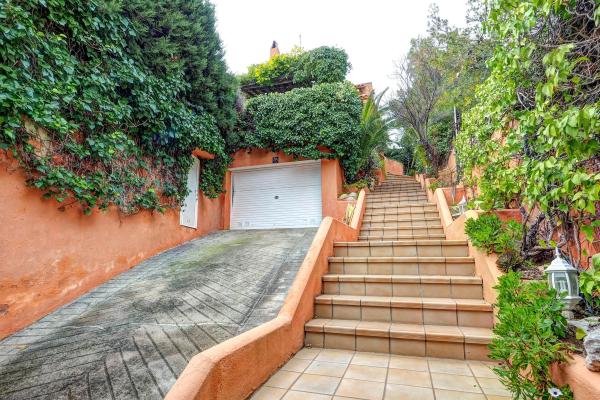 #8719 - Villa Tropicana | Lloguer Turístic | Hello Homes Sitges