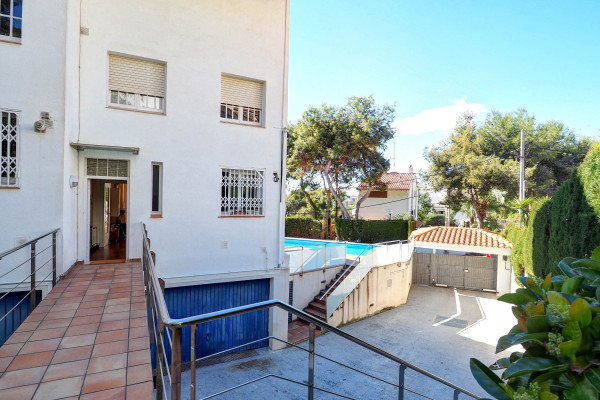 #8794 - SUNNY TRIPLEX | Holiday Rentals | Hello Homes Sitges