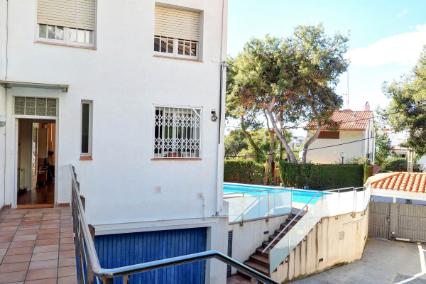 #8798 - SUNNY TRIPLEX | Holiday Rentals | Hello Homes Sitges