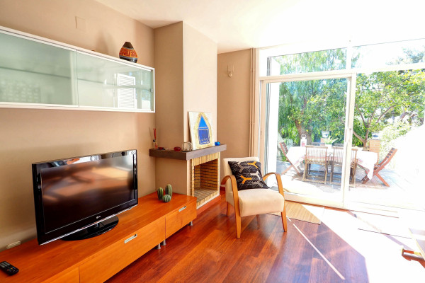 #8800 - SUNNY TRIPLEX | Holiday Rentals | Hello Homes Sitges
