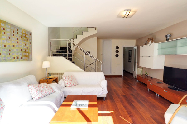 #8805 - SUNNY TRIPLEX | Holiday Rentals | Hello Homes Sitges