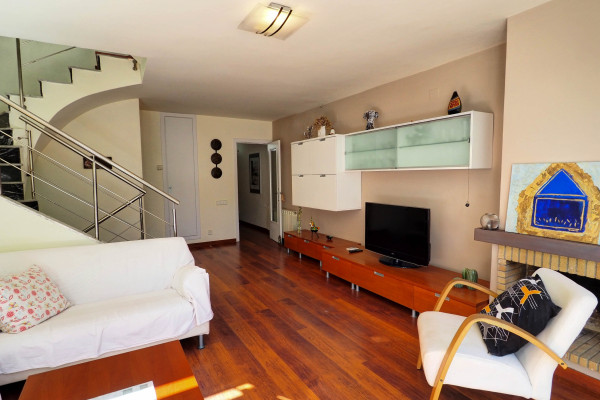 #8809 - SUNNY TRIPLEX | Holiday Rentals | Hello Homes Sitges