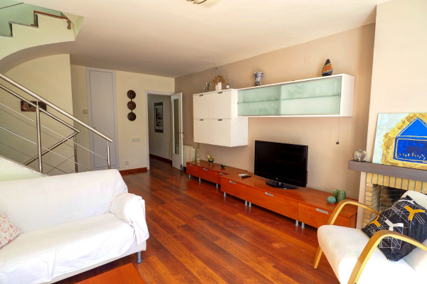 #8811 - SUNNY TRIPLEX | Holiday Rentals | Hello Homes Sitges