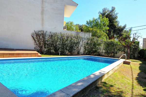 #8833 - SUNNY TRIPLEX | Holiday Rentals | Hello Homes Sitges
