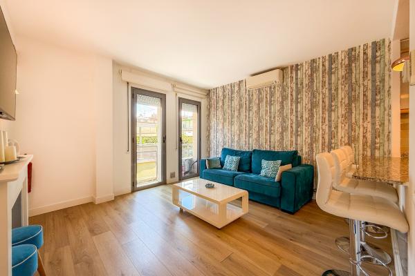 #88870 - Blue Velvet | Holiday Rentals | Hello Homes Sitges