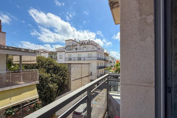 #88880 - Blue Velvet | Holiday Rentals | Hello Homes Sitges