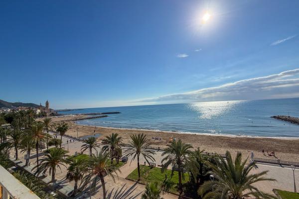 #92068 - Blue sea front | Aluguel de Temporada | Hello Homes Sitges