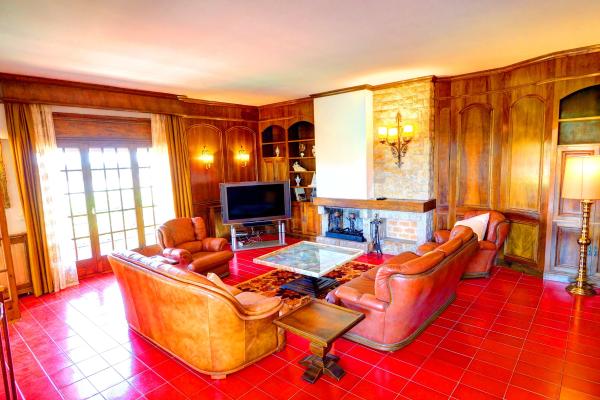 #9802 - Villa Bigamendi | Holiday Rentals | Hello Homes Sitges