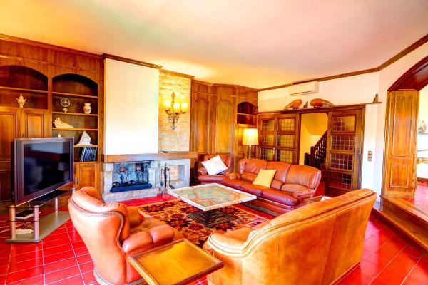 #9803 - Villa Bigamendi | Holiday Rentals | Hello Homes Sitges