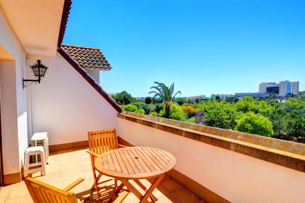 #9804 - Villa Bigamendi | Holiday Rentals | Hello Homes Sitges