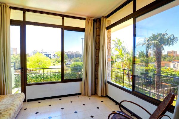 #9805 - Villa Bigamendi | Holiday Rentals | Hello Homes Sitges