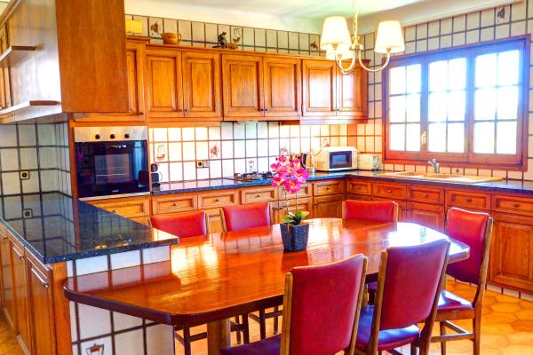 #9811 - Villa Bigamendi | Holiday Rentals | Hello Homes Sitges