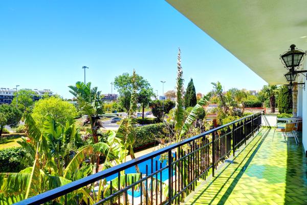 #9818 - Villa Bigamendi | Holiday Rentals | Hello Homes Sitges