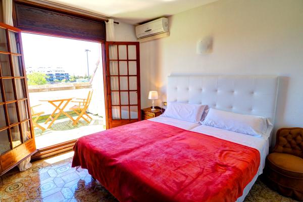 #9819 - Villa Bigamendi | Holiday Rentals | Hello Homes Sitges