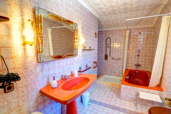 #9822 - Villa Bigamendi | Holiday Rentals | Hello Homes Sitges