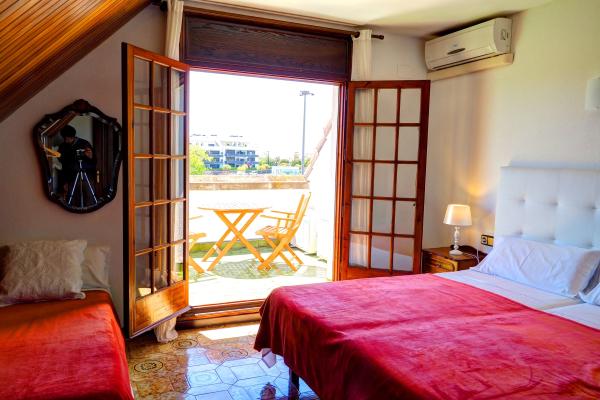 #9823 - Villa Bigamendi | Holiday Rentals | Hello Homes Sitges