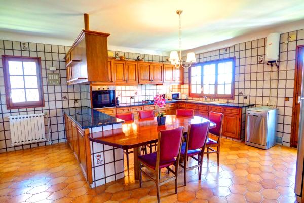#9826 - Villa Bigamendi | Holiday Rentals | Hello Homes Sitges