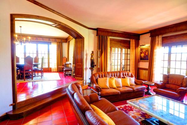 #9832 - Villa Bigamendi | Holiday Rentals | Hello Homes Sitges