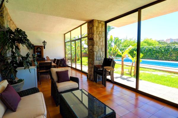 #9833 - Villa Bigamendi | Holiday Rentals | Hello Homes Sitges