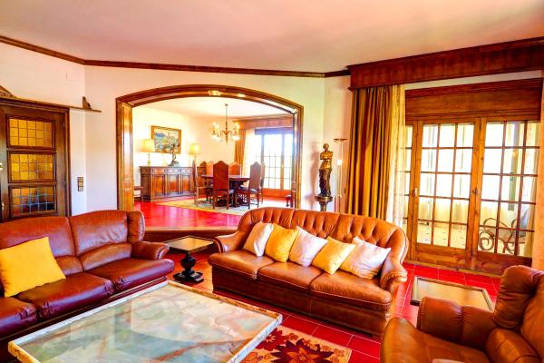 #9837 - Villa Bigamendi | Holiday Rentals | Hello Homes Sitges
