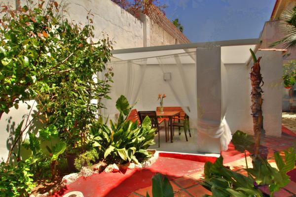 #9844 - Villa Bigamendi | Holiday Rentals | Hello Homes Sitges