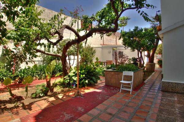 #9845 - Villa Bigamendi | Holiday Rentals | Hello Homes Sitges
