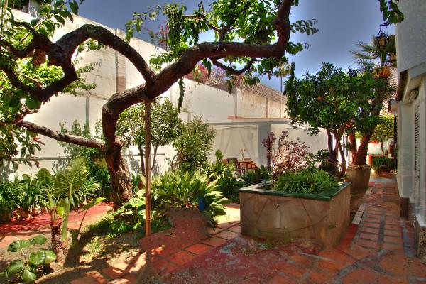 #9848 - Villa Bigamendi | Holiday Rentals | Hello Homes Sitges