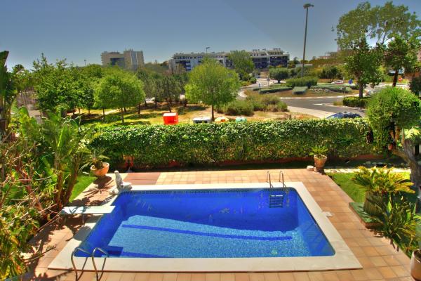 #9849 - Villa Bigamendi | Holiday Rentals | Hello Homes Sitges