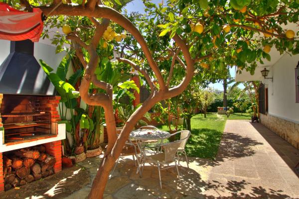 #9854 - Villa Bigamendi | Holiday Rentals | Hello Homes Sitges