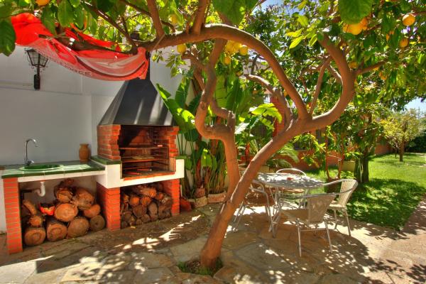#9855 - Villa Bigamendi | Holiday Rentals | Hello Homes Sitges