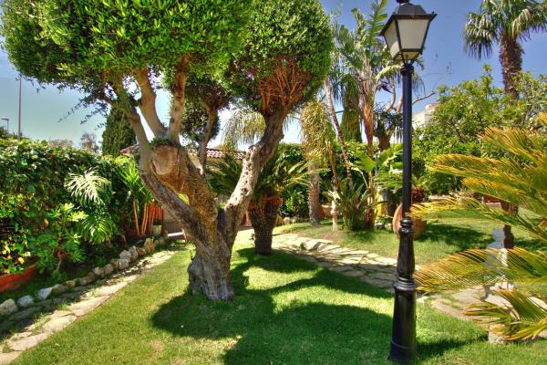 #9857 - Villa Bigamendi | Holiday Rentals | Hello Homes Sitges