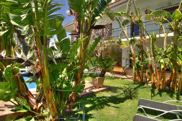 #9859 - Villa Bigamendi | Holiday Rentals | Hello Homes Sitges