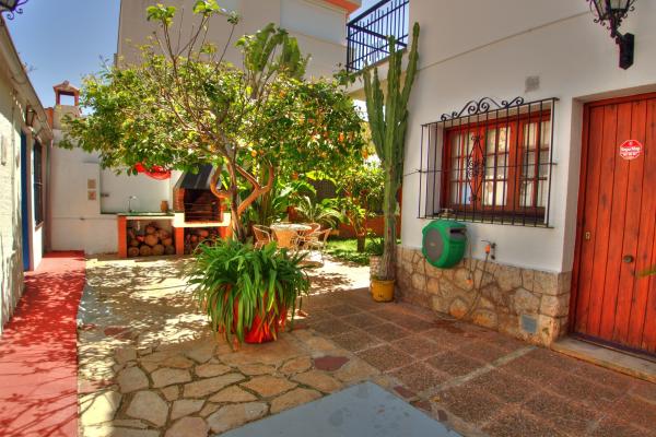 #9862 - Villa Bigamendi | Holiday Rentals | Hello Homes Sitges